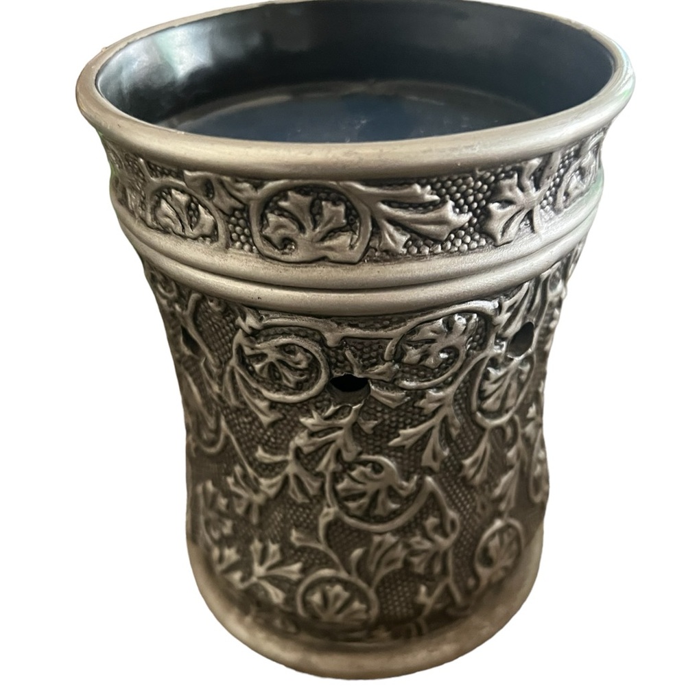 SCENTSY Silvervine Silver Vine Wax Candle‎ Warmer Retired Home Decor